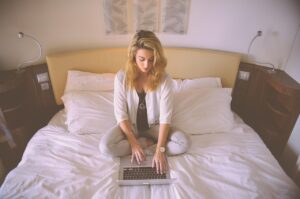 お歳暮を会社に送る際ののしの役職や連名の書き方は？