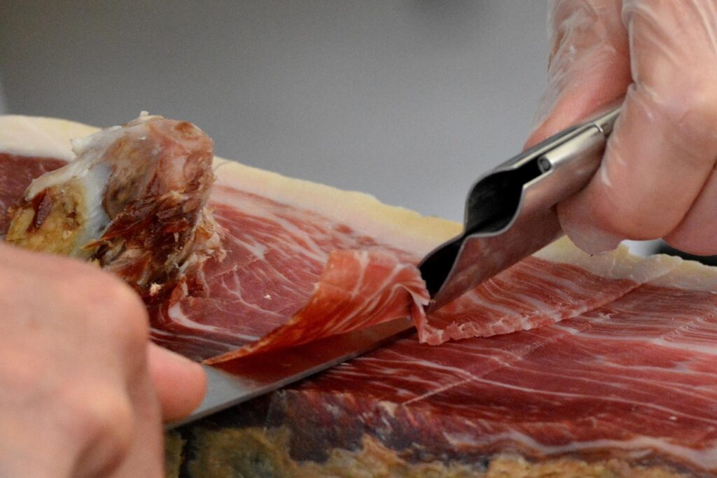 お歳暮にぴったりなハムの食べ比べは親戚向けにおすすめ？